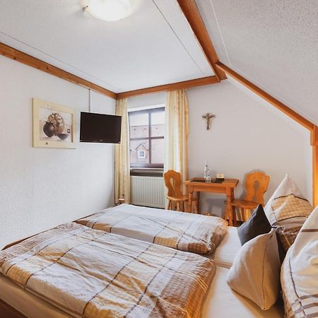 Fremden- Und Monteurzimmer "Zum Ochsen" Flieden Buitenkant foto