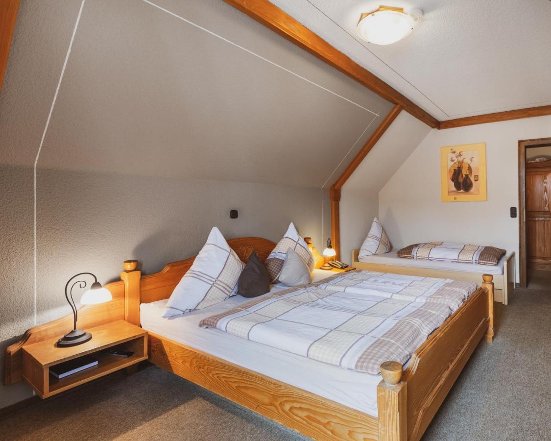 Fremden- Und Monteurzimmer "Zum Ochsen" Flieden Buitenkant foto